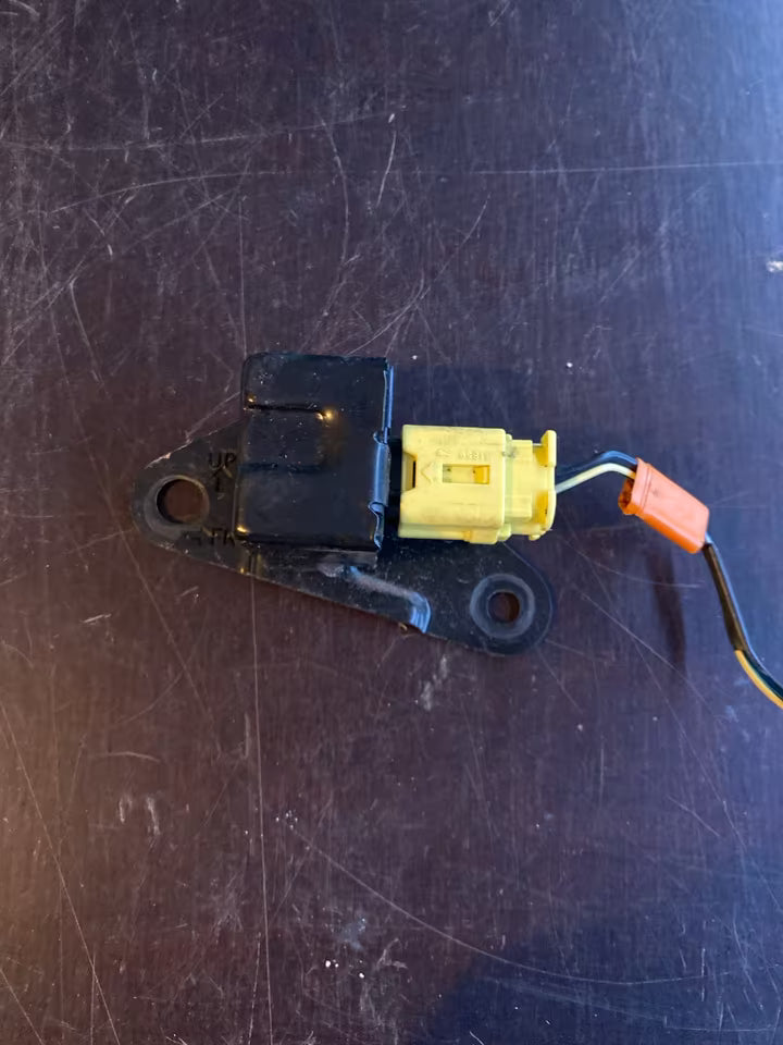 Toyota Yaris Türaufprallsensor Links 89835-52010