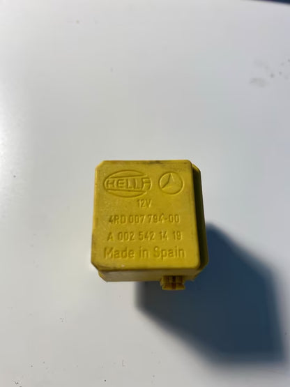 Mercedes Benz Relais Hella 4RD007794-00 A0025421419 gelb