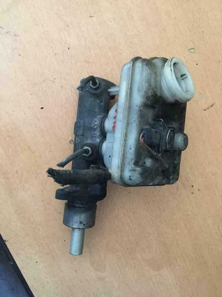 Mercedes Vito W638 Hauptbremszylinder 21026099