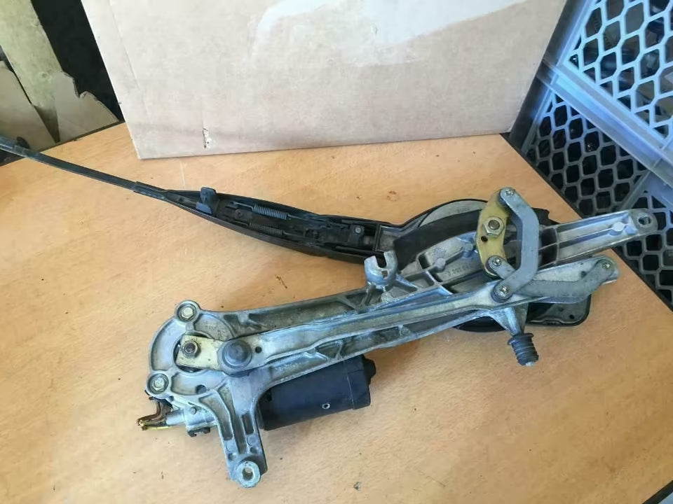 Mercedes W210 Heckscheibenwischergestänge 0390241420 CDP 12V