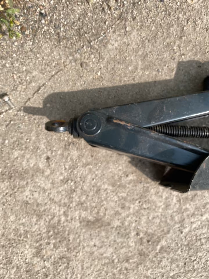 Nissan Wagenheber 995504F120