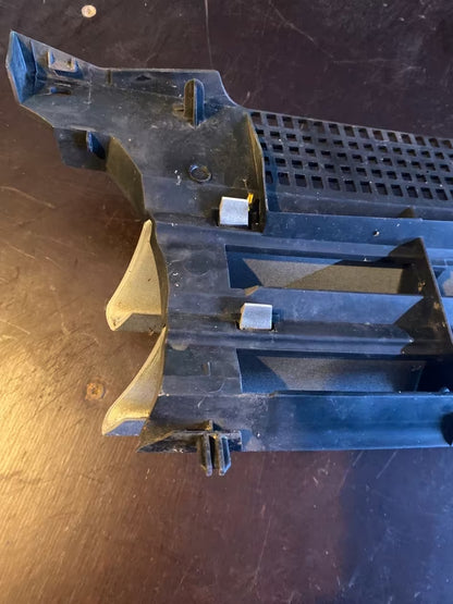 VW Golf 4 Kühlergrill Frontgrill 1J0853655D / 1J0853651F