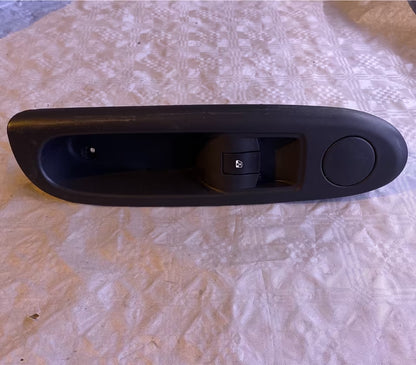 Renault Clio 2 Fensterheberschalter 820084005 rechts