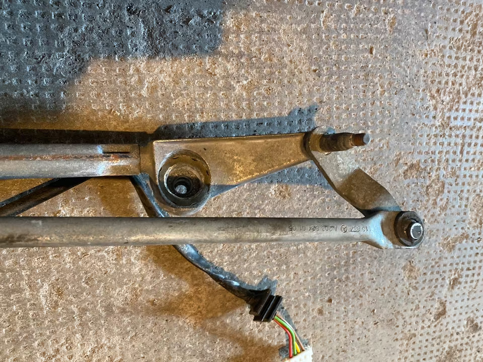 Mercedes w203 Scheibenwischergestänge mit Motor 2038200342