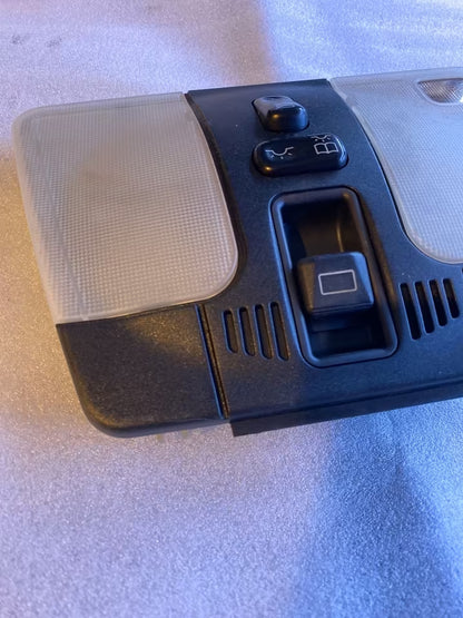 Mercedes W210 Innenraumleuchte mit schiebedachschalter 2108282901