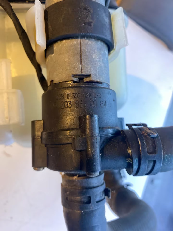 Mercedes W203 Ausgleichbehälter und Umwälzpumpe 2035000049