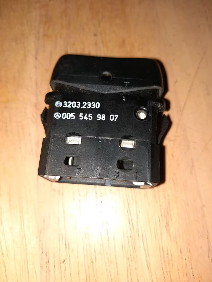 Mercedes Actros Wippschalter 0055459807