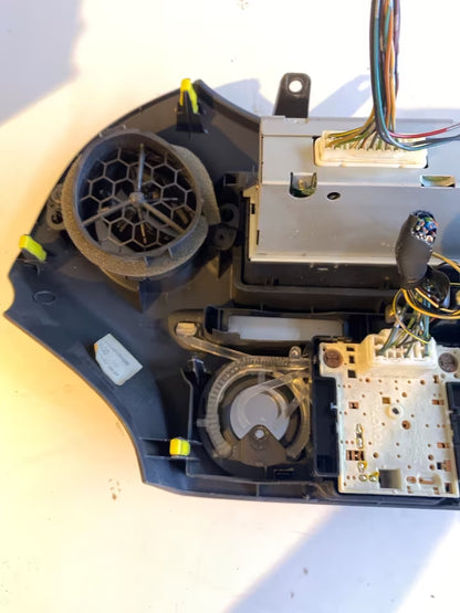 TOYOTA YARIS Radio Display Bedienteil Heizungsbedienteil