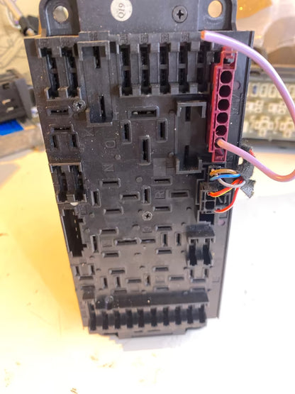 Mercedes W203 Sam Module A0025459301 HELLA 5dk007973-20