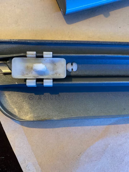Mercedes W210 Zierleiste Tür links hinten A2106900582