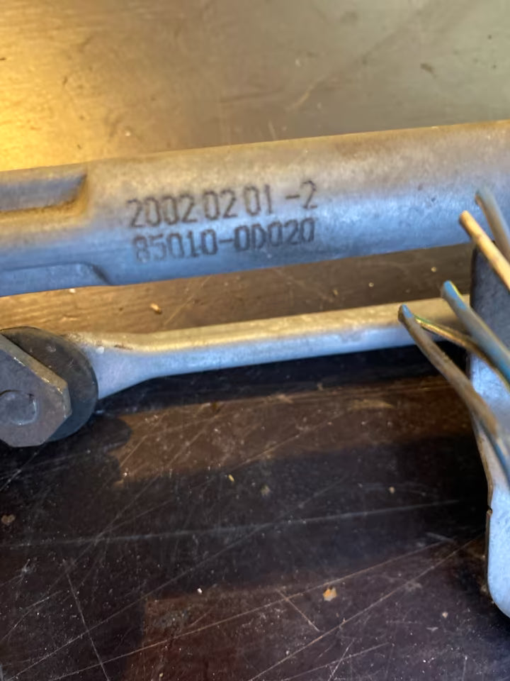 Toyota Yaris Scheibenwischergestänge mit Motor 404652