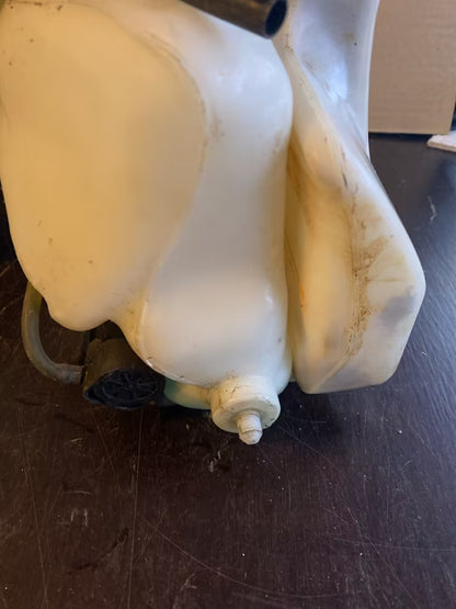 Toyota Starlet P8 Wischwasserbehälter