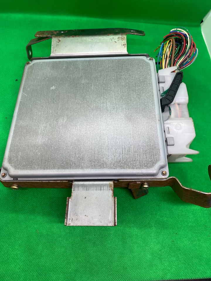 Nissan Primera Motorsteuergerät P11 MEC20-501B11X19 /B041