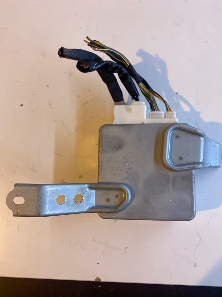 Toyota Yaris BJ 2004 Steuergerät Servolenkung 89650-0D030Toyota Yaris BJ 2004 Steuergerät Servolenkung 89650-0D030