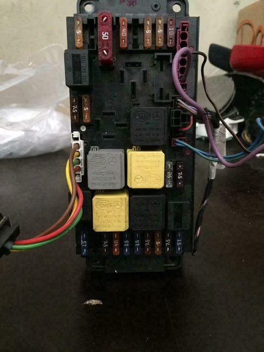 Mercedes W203 - A2095402006 Relaikasten BJ2003