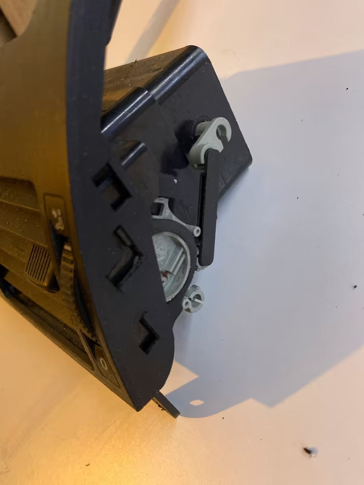 VW Touran 1T1 03-06 Luftdüse Luftausströmer mitte schwarz
