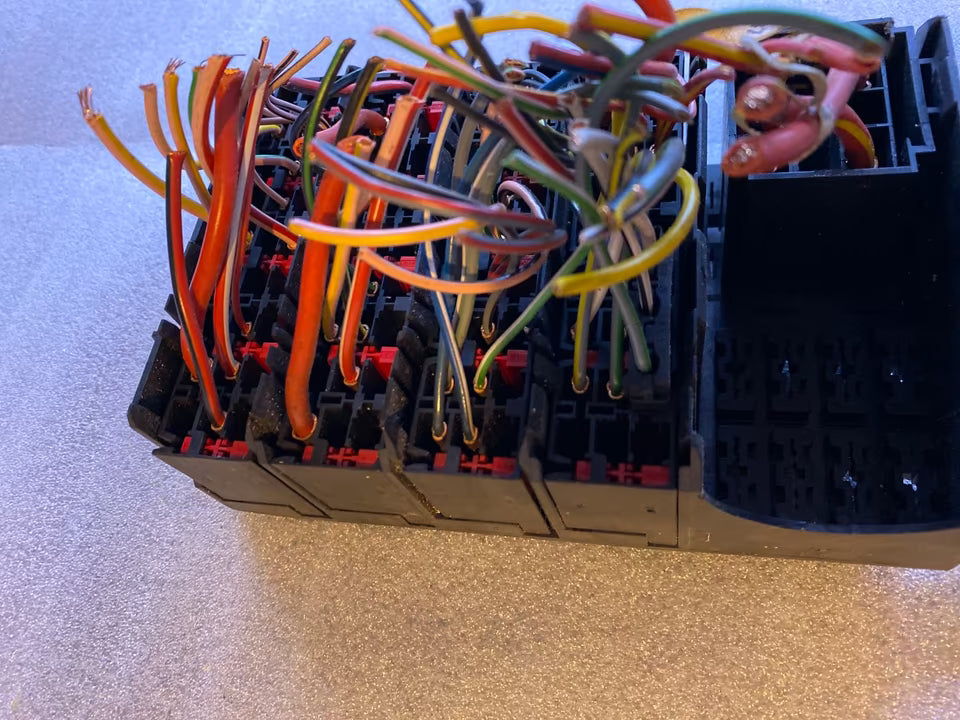 Mercedes Benz C 200 W202 Sicherungskasten Sicherung A2085450040