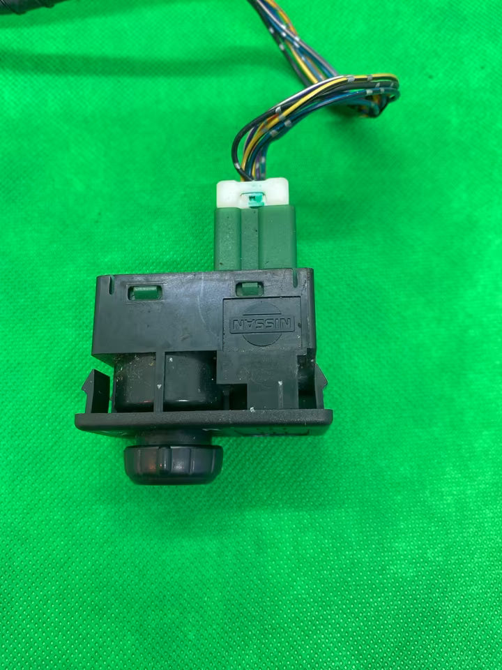 Nissan Primera P11 Spiegeleinstellung