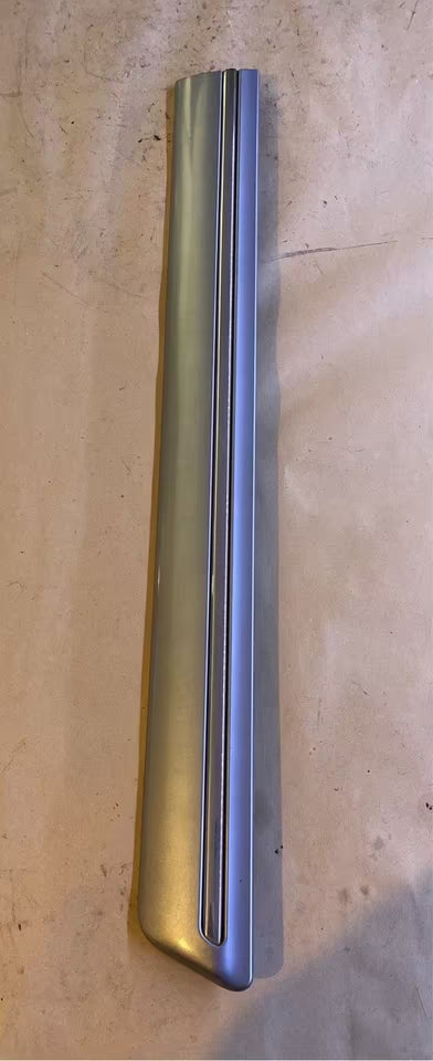 Mercedes W210 Zierleiste Tür links hinten A2106900582