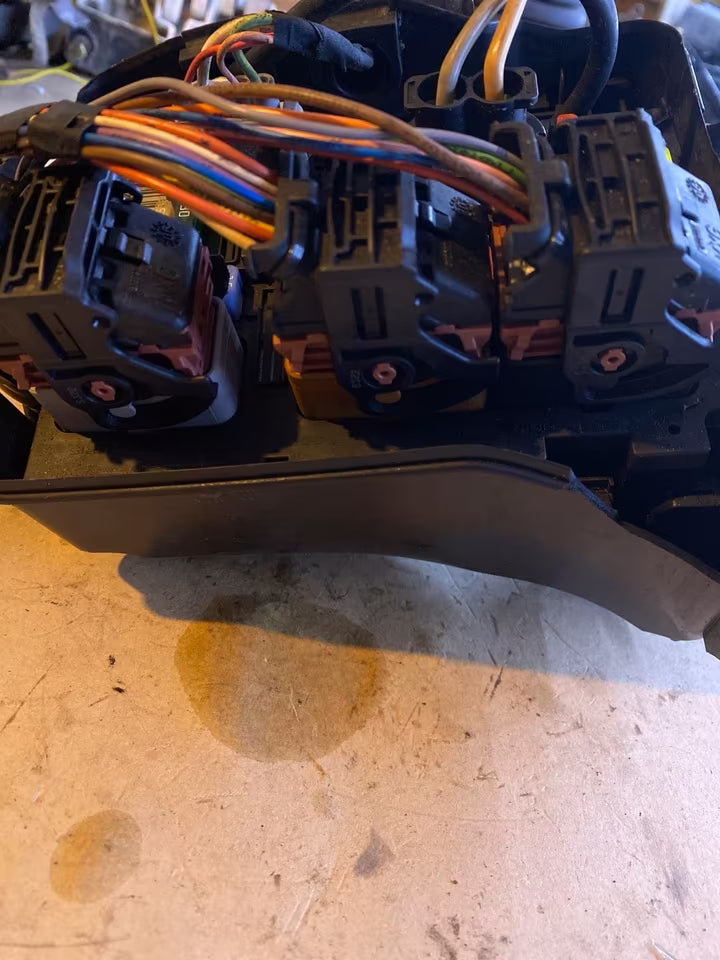 Peugeot 207 2003 1.4l Sicherrungsbox 9661708180