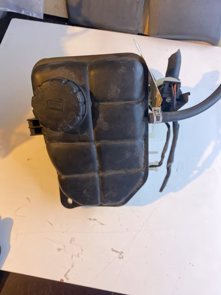 Mercedes W203 Ausgleichbehälter und Umwälzpumpe 2035000049