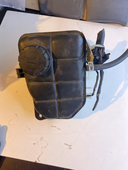 Mercedes W203 Ausgleichbehälter und Umwälzpumpe 2035000049