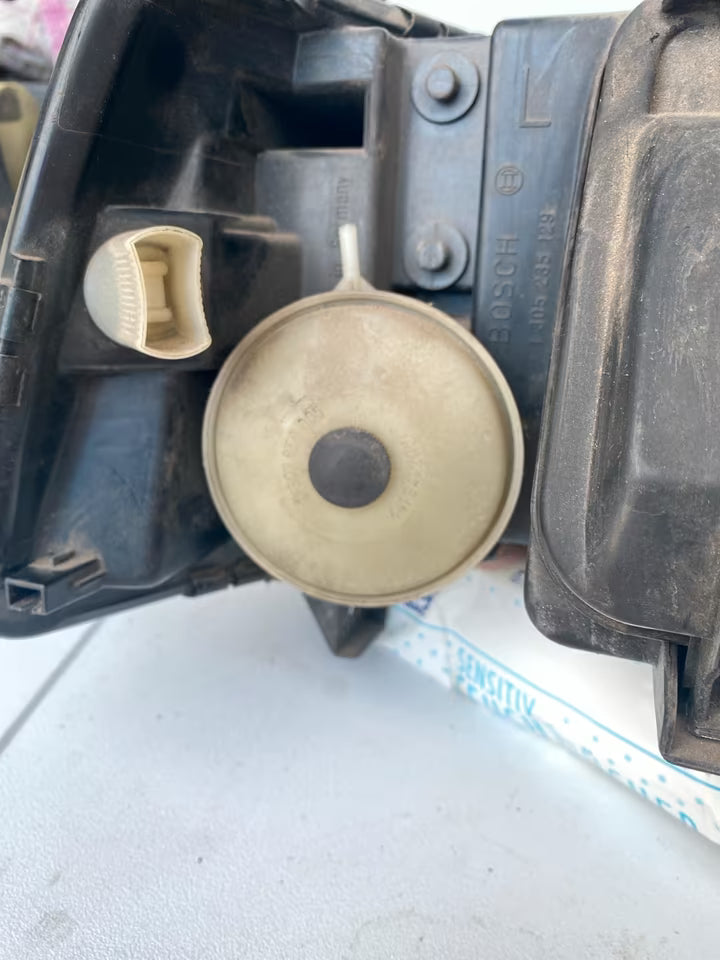Audi V8 Frontscheinwerfer Links 1305235129