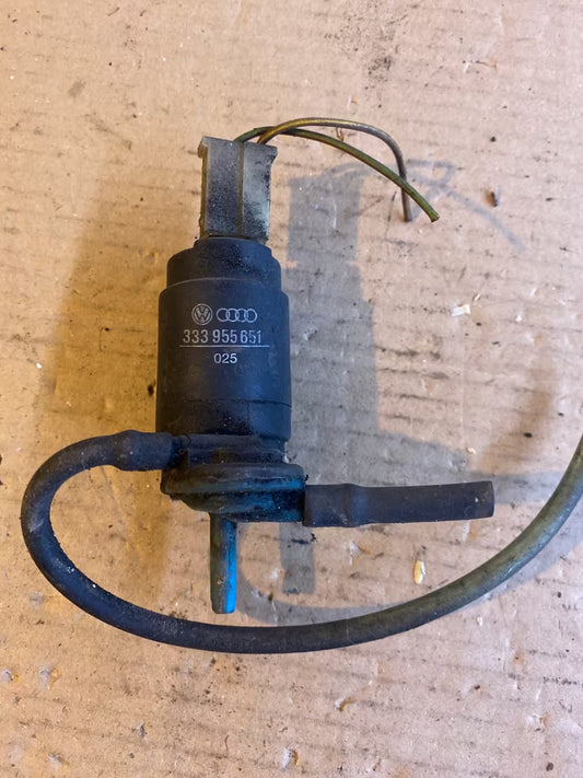 VW T4 Wischwasserpumpe mit Stecker 333955651
