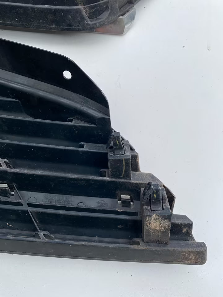 Nissan Primera P12 Kühlergrill 62320AU300 links und rechts