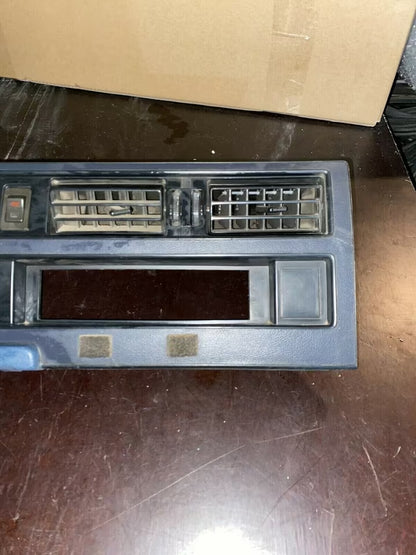 Nissan Vanette C22 Amaturenbrett, Blende, Cockpit