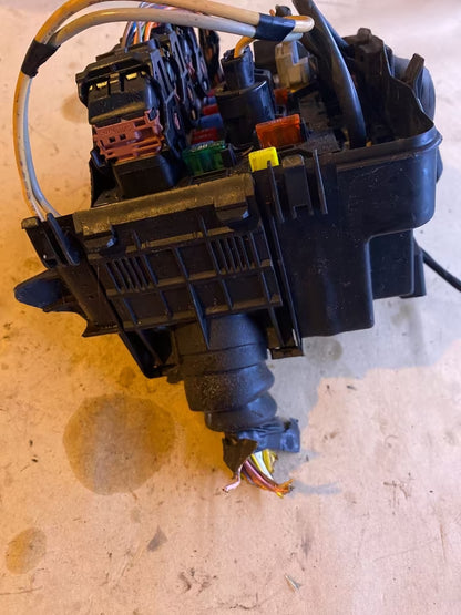 Peugeot 207 2003 1.4l Sicherrungsbox 9661708180