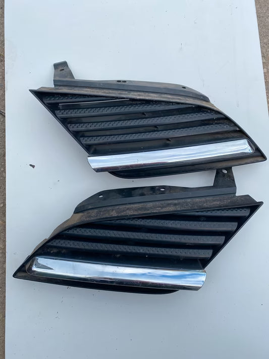Nissan Primera P12 Kühlergrill 62320AU300 links und rechts