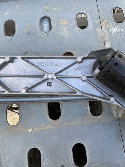 Mercedes W220 Scheibenwischergestänge mit Motor 3391098390 Bosch