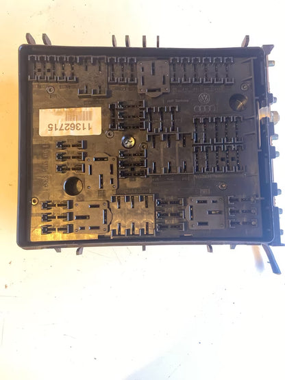 VW Touran Relaiskasten Sicherungskasten 1K0937124H 01394932