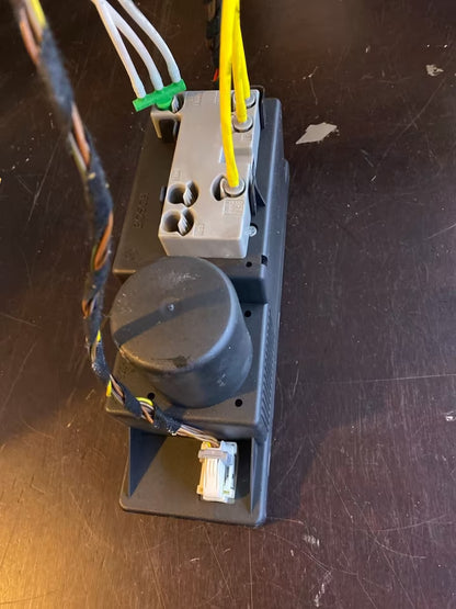 Mercedes W210 Original Zentralverriegelungspumpe A 2108002548