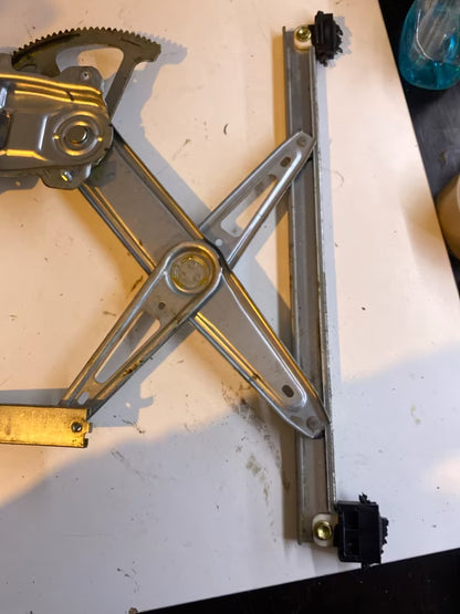 Toyota Yaris P1 Fensterheber Rechts Vorne 0130822017 P2169732