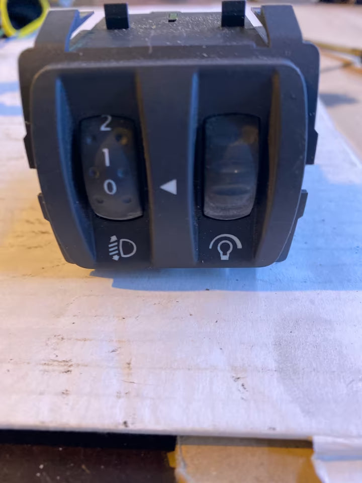 Renault Megane 2 Lichtschalter 8200121805B