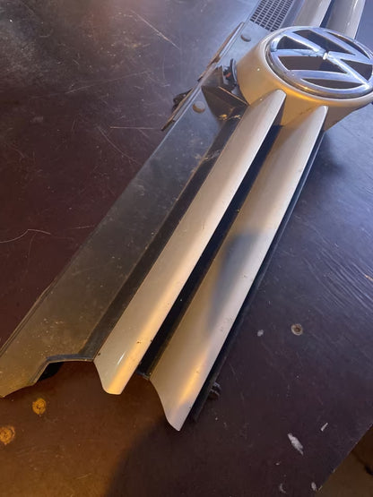 VW Golf 4 Kühlergrill Frontgrill 1J0853655D / 1J0853651F