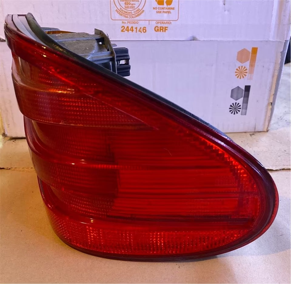 Mercedes W210 Rücklicht rechts A2108204464