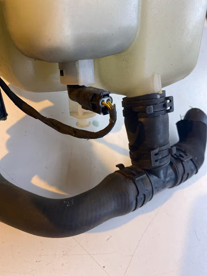 Mercedes W203 Ausgleichbehälter und Umwälzpumpe 2035000049