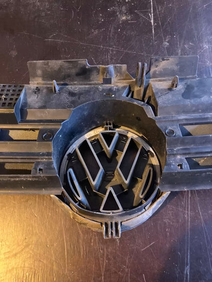 VW Golf 4 Kühlergrill Frontgrill 1J0853655D / 1J0853651F