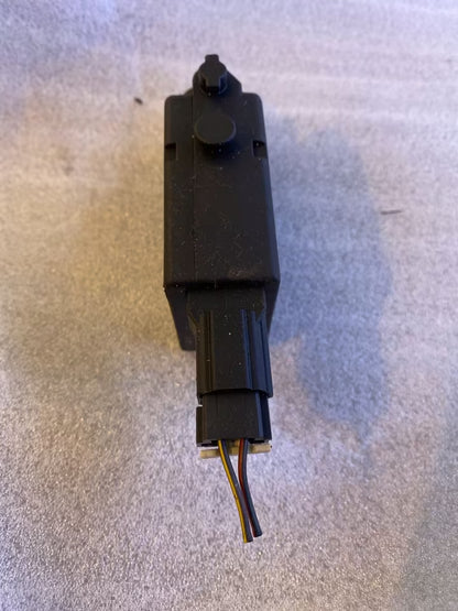 Opel Stellmotor Verriegelung Heckklappe GM 90460062