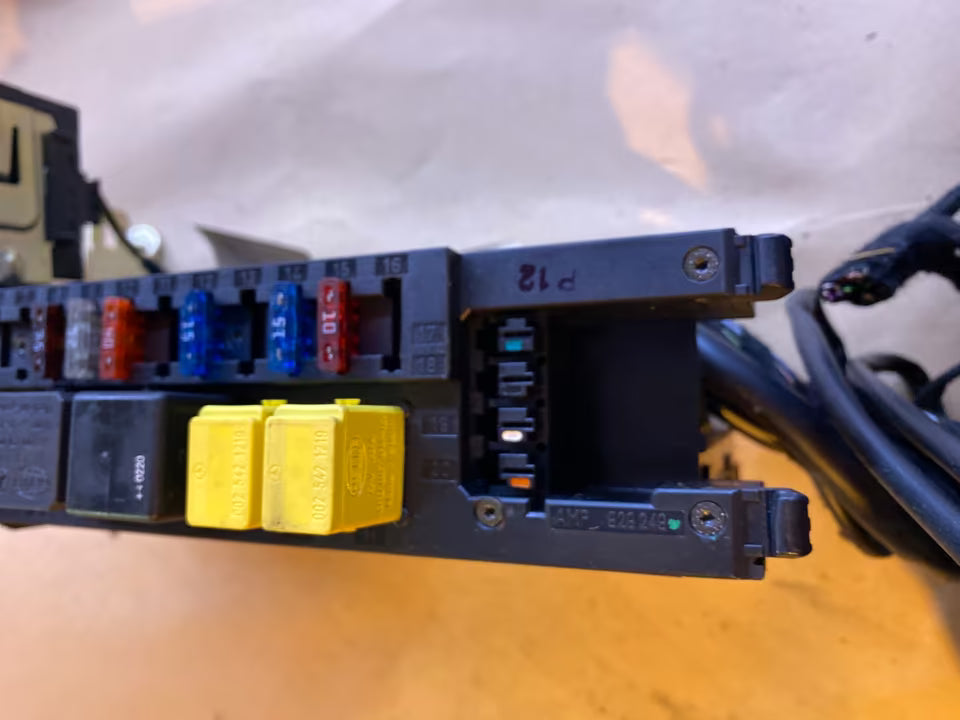 Mercedes W203 Relaikasten A2095450101