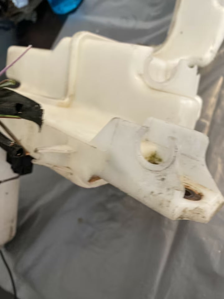 VW Passat 3C Wischwasserbehälter mit Pumpe komplett