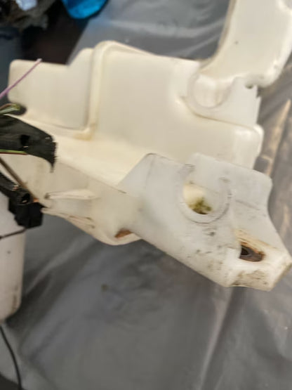 VW Passat 3C Wischwasserbehälter mit Pumpe komplett