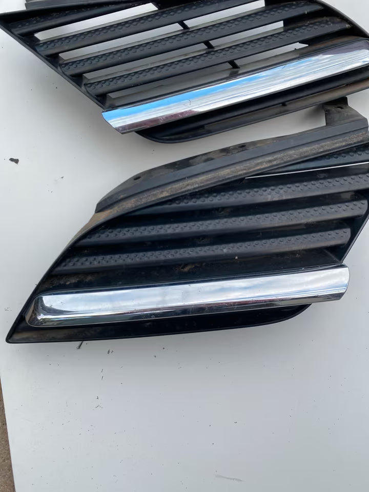 Nissan Primera P12 Kühlergrill 62320AU300 links und rechts