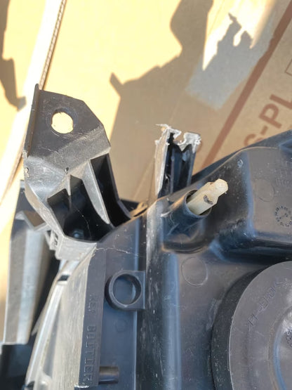 Renault Clio III Frontscheinwerfer links