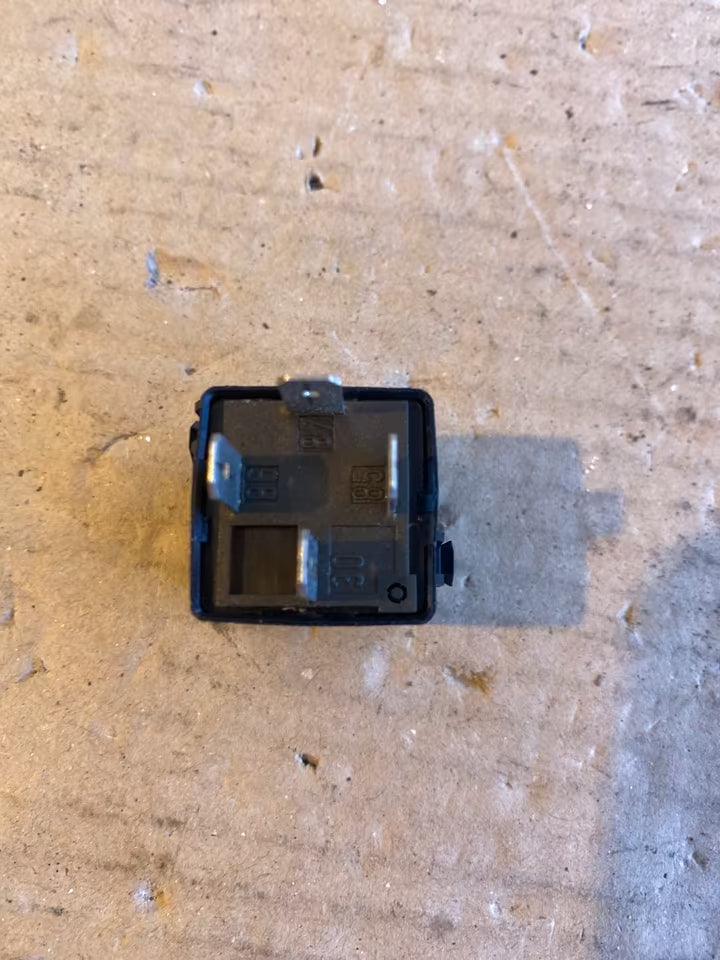 Mercedes Relai A0025421319