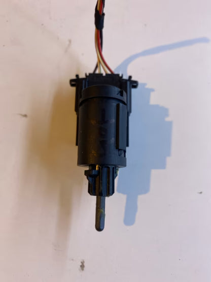 VW Golf 5 380945511A Bremslichtschalter