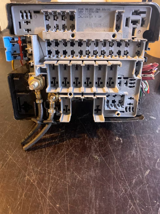 Peugeot 607 Sicherungskasten 9628024480/02